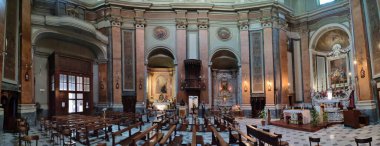 Napoli, Campania, İtalya - 17 Ocak 2022: 17. yüzyıl Santa Maria del Caravaggio Piazza Dante Kilisesi 'nin panoramik fotoğrafı