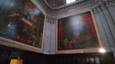 Napoli, Campania, İtalya - 4 Şubat 2022: Pizzofalcone 'da Santa Maria degli Angeli' nin 17. yüzyıl Bazilikası 'nın iç mekanı