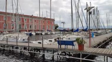 Napoli, Campania, İtalya - 4 Şubat 2022: Via Acton 'daki Molosiglio Limanı