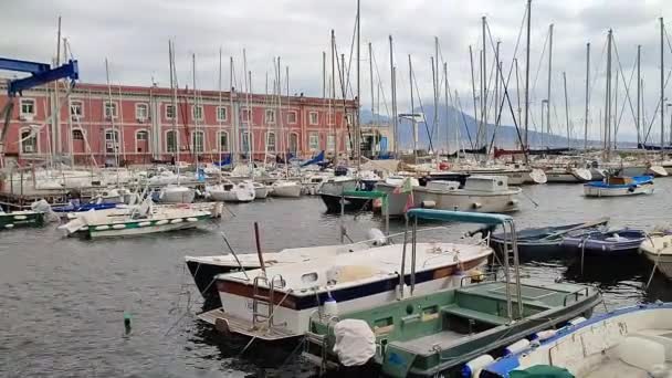 意大利坎帕尼亚那不勒斯 2022年2月4日 Acton Molosiglio港口概览 — 图库视频影像