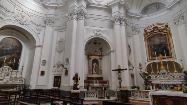 ナポリ カンパニア イタリア 2022年2月4日 ピッツォファルコーネにある17世紀のサンタ マリア エジアカ教会の内部の概要 — ストック動画