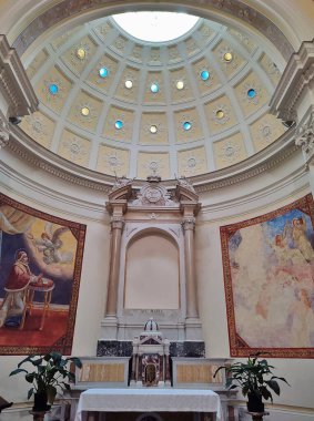 Procida, Campania, İtalya - 30 Eylül 2021: 18. yüzyıl San Leonardo kilisesi 16. yüzyılda kuruldu