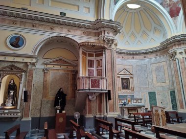 Procida, Campania, İtalya - 30 Eylül 2021: 18. yüzyıl San Leonardo kilisesi 16. yüzyılda kuruldu