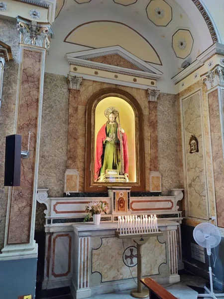 Procida, Campania, İtalya - 30 Eylül 2021: 18. yüzyıl San Leonardo kilisesi 16. yüzyılda kuruldu