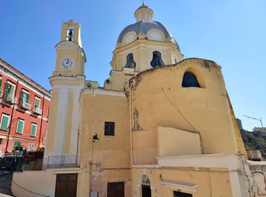 Procida, Campania, İtalya - 1 Ekim 2021: 17. yüzyıl Santa Maria delle Grazie Kilisesi Piazza dei Martiri