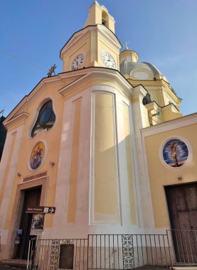 Procida, Campania, İtalya - 30 Eylül 2021 Santa Maria delle Grazie Kilisesi Piazza dei Martiri