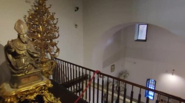 Napoli, Campania, İtalya - 22 Şubat 2022: Santa Chiara anıtsal kompleksinin Opera Müzesi