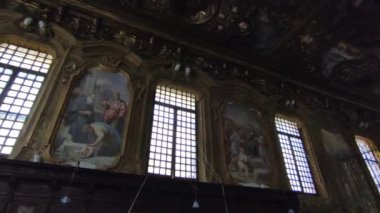 Napoli, Campania, İtalya - 22 Şubat 2022: 17. yüzyıl San Gregorio Kilisesi Rahibeleri Korosu