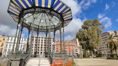 Napoli, Campania, İtalya Caracciolo ve Riviera di Chiaia arasındaki Villa Comunale 'e Genel Bakış