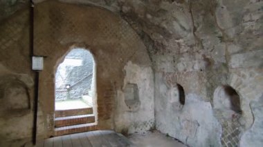 Napoli, Campania, İtalya - 25 Şubat 2022: Piedigrotta 'daki Vergiliano Parkı' ndaki Virgil 'in Mezarı