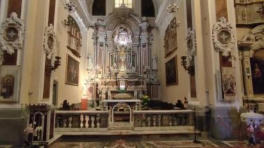 Napoli, Campania, İtalya - 25 Şubat 2022: Via Martucci, Portico 'daki 17. yüzyıl Santa Maria Kilisesi' nin iç görünümü