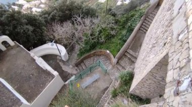 Anacapri, Campania, İtalya - 12 Mart 2022: San Costanzo Kilisesi 'nden Villa San Michele' ye tırmanan Phoenician Merdiveni