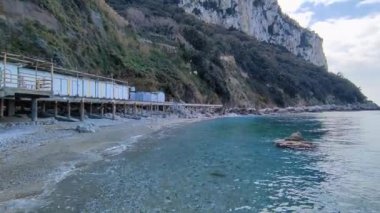 Capri, Campania, İtalya - 11 Mart 2022 Via Palazzo a Mare 'deki Tiberius Villa harabelerinin genel görünümü