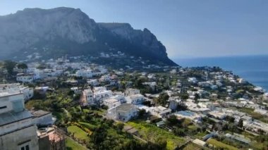 Capri, Campania, İtalya - 11 Mart 2022: Piazza Diaz 'daki Piazzetta bakış açısı