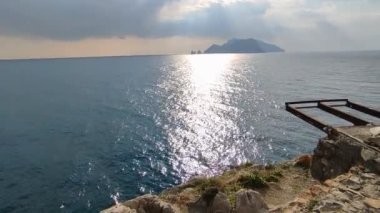 Sahip Lubrense, Campania, İtalya - 20 Mart 2022: Sorrentine Yarımadası 'nın uç noktası Punta Campanella' nın ucu