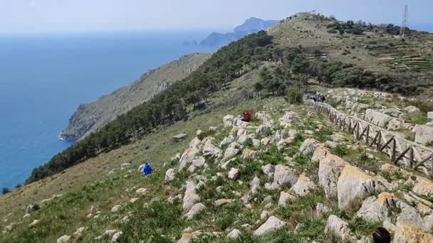 Massa Lubrense Campania Italy March 2022 Hikers Contemplation Southern Slope — Stock Video