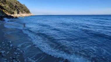 Capri, Campania, İtalya - 12 Mart 2022: Via Palazzo a Mare 'deki Tiberius hamamlarına sabah erken saatlerde bakış