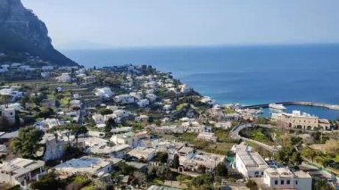 Capri, Campania, İtalya - 11 Mart 2022: Piazza Diaz 'daki Piazzetta bakış açısı