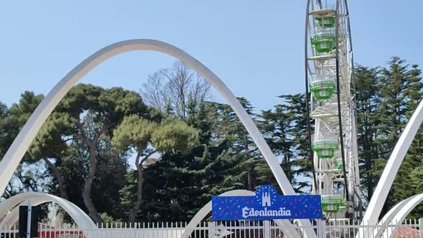 意大利坎帕尼亚那不勒斯 2022年3月25日 从Mostra Oltremare看到的Edenlandia游乐场入口 — 图库视频影像