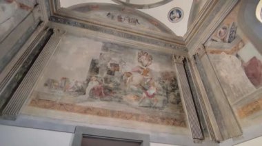 Napoli, Campania, İtalya - 7 Nisan 2022: 15. yüzyıl Sant 'Anna dei Lombardi Kilisesi' ndeki Tolosa Şapeli