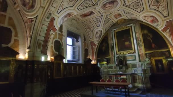 意大利那不勒斯 坎帕尼亚 2022年4月7日 15世纪圣安娜教堂的Vasari Sacristy Old Sacristy概览 — 图库视频影像