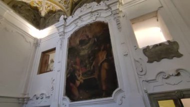 Napoli, Campania, İtalya - 7 Nisan 2022: 15. yüzyıl Sant 'Anna dei Lombardi Kilisesindeki Hüküm Şapeli