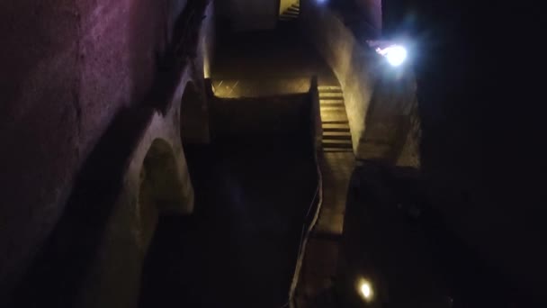 意大利那不勒斯 坎帕尼亚 2022年4月15日 19世纪加利利亚博博尔博尼察内部概览 该隧道位于皮佐法尔科内山下 连接皮萨扎德尔普莱比西托广场和维多利亚广场 — 图库视频影像