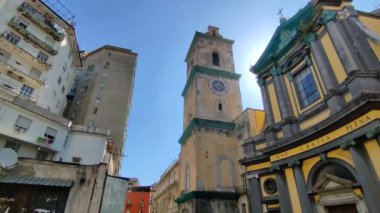 Napoli, Campania, İtalya - 26 Nisan 2022: Forcella 'da Santissima Annunziata Maggiore' un 18. yüzyıl Bazilikası