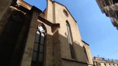 Napoli, Campania, İtalya - 26 Nisan 2022: 13. Yüzyıl Sant 'Eligio Maggiore Kilisesi