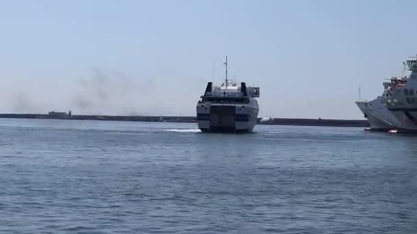 Nápoles Campania Italia Abril 2022 Película Acelerada Ferry Atracando Muelle — Vídeos de Stock