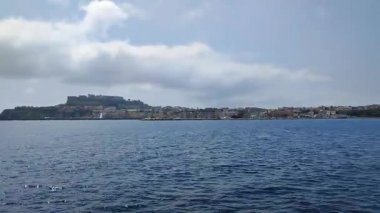 Procida, Campania, İtalya - 12 Mayıs 2022: Hidrofolyodan görülen Procida Adası