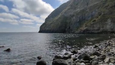 Serrara Fontana, Campania, İtalya - 13 Mayıs 2022: Lidodan Sorgeto plajına bakış