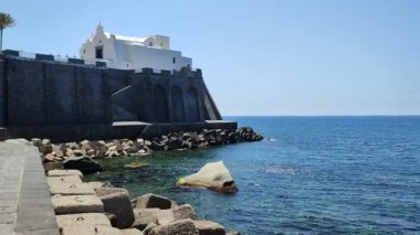 Forio, Campania, İtalya - 13 Mayıs 2022: Uçurumdan Soccorso Kilisesi