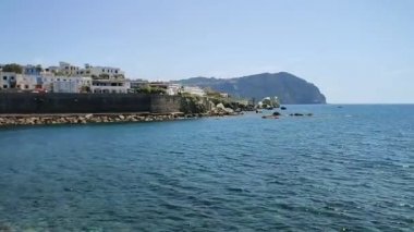 Forio, Campania, İtalya - 13 Mayıs 2022 Punta del Soccorso uçurumundan Genel Bakış