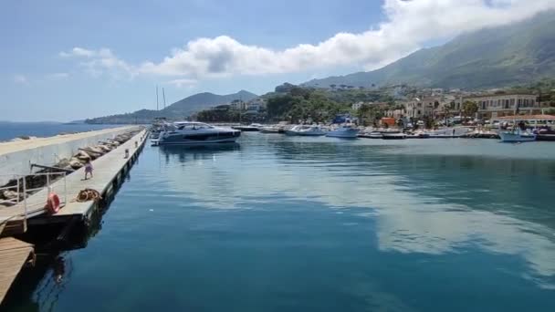 Lacco Ameno Campania Olaszország 2022 Május Kikötő Áttekintése Mólóról — Stock videók