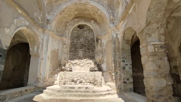 意大利坎帕尼亚伊斯夏 2022年5月12日 14世纪阿拉贡城堡大教堂废墟概览 — 图库视频影像