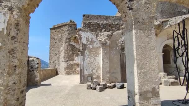 Ischia Campania Italia Mayo 2022 Panorámica Las Ruinas Catedral Asunción — Vídeos de Stock