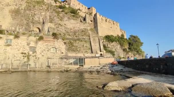 Ischia Campania Itália Maio 2022 Panorama Castelo Aragonês Penhasco Ponte — Vídeo de Stock