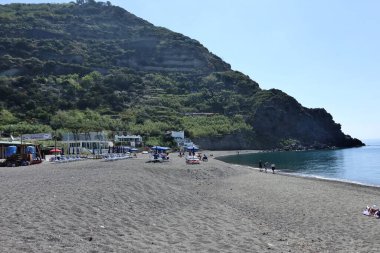 Serrara Fontana, Campania, İtalya - 15 Mayıs 2022: Maronti sahilinden