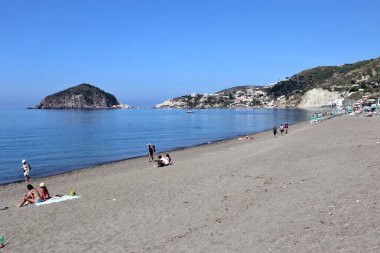 Serrara Fontana, Campania, İtalya - 15 Mayıs 2022: Maronti plajı