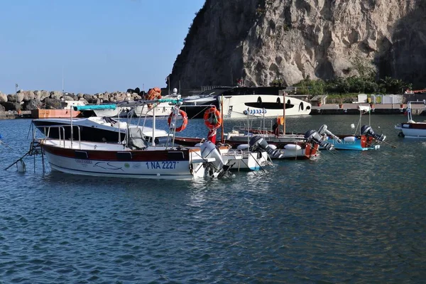 Sant Angelo Ischia Kampanien Italien Mai 2022 Boote Hafenstrand Festgemacht — Stockfoto
