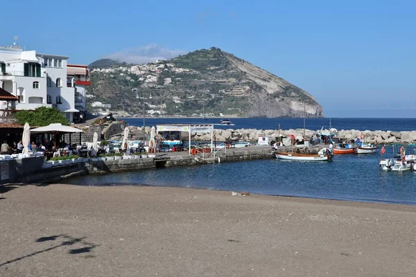 Sant Angelo Ischia Campania Italia Mayo 2022 Barcos Amarrados Playa — Foto de Stock