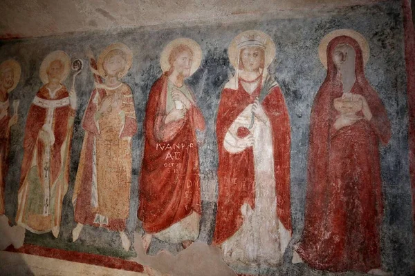 意大利坎帕尼亚伊斯夏 2022年5月12日 阿拉贡城堡大教堂十三世纪贵族墓穴的内部 — 图库照片