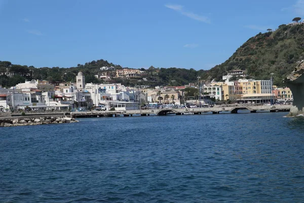 イタリア カンパニア州ラッコ アメノ2022年5月13日港からの村の様子 — ストック写真