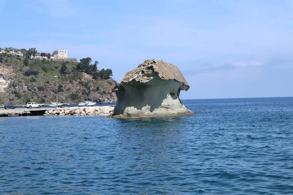 Lacco Ameno Campania Italia Maggio 2022 Scoglio Tufo Verde Forma — Stockfoto