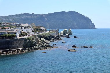 Forio, Campania, İtalya - 13 Mayıs 2022 Punta del Soccorso bakış açısıyla Panorama