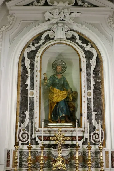 イタリア カンパニア州イスキア2022年5月13日 マッツェッラ経由での18世紀の聖霊教会の内部 — ストック写真