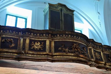 Forio, Campania, İtalya - 13 Mayıs 2022: Piazza Municipio 'daki Santa Maria di Visitapoveri 17. yüzyıl Kilisesi