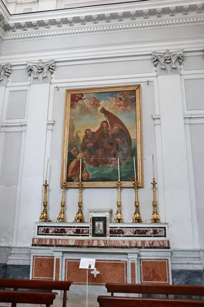イタリアのカンパニア州イスキア2022年5月13日 ミラベッラ経由で18世紀のサンタントニオ教会の内部 — ストック写真
