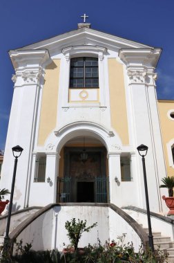 Ischia, Campania, İtalya - 13 Mayıs 2022 Via Mirabella 'daki 18. yüzyıl Sant' Antonio Kilisesi